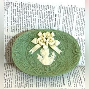 Vintage 2001 Soap Bar Holder Victorian Engraved Jellyfish Holder